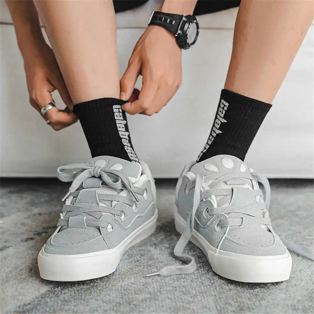 Con cordones, zapatos escolare - Streetwear Brand Name Ideas reseña y precio